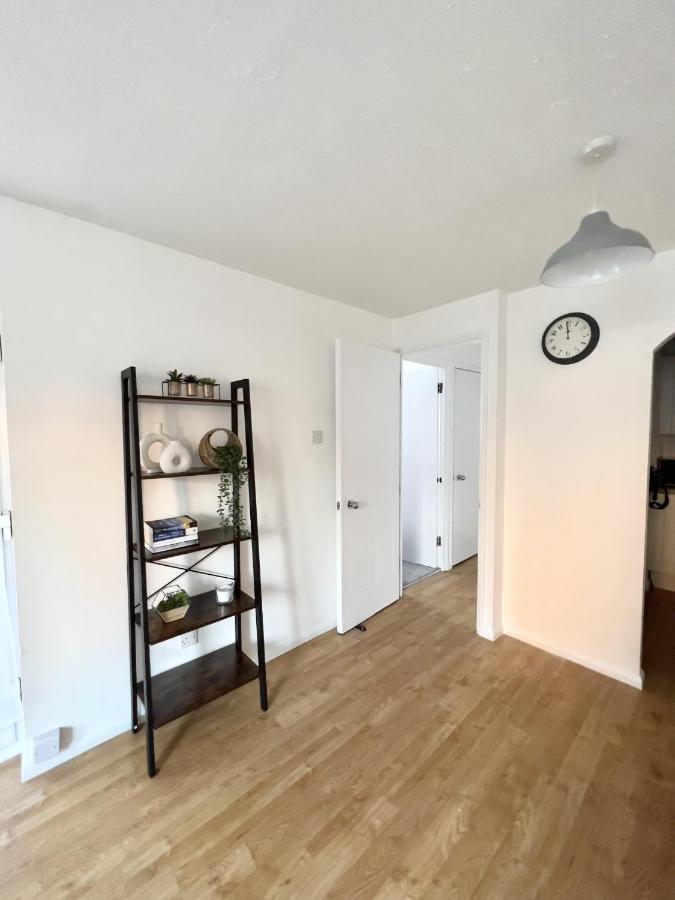 Luxury 2 Bed Apartment Stansted Airport Bishops Stortford บิชอป สตอร์ทฟอร์ด ภายนอก รูปภาพ